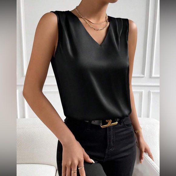 Luxe V neck sleeveless blouse - Picture 4 of 16